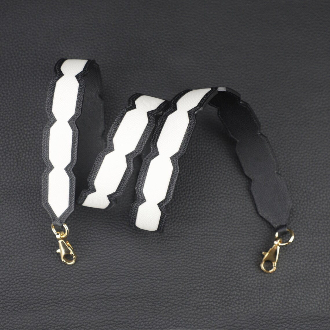 Artisanal Black & White Epsom Leather Bandoulière: Hand-Stitched Detachable Crossbody/Shoulder Strap