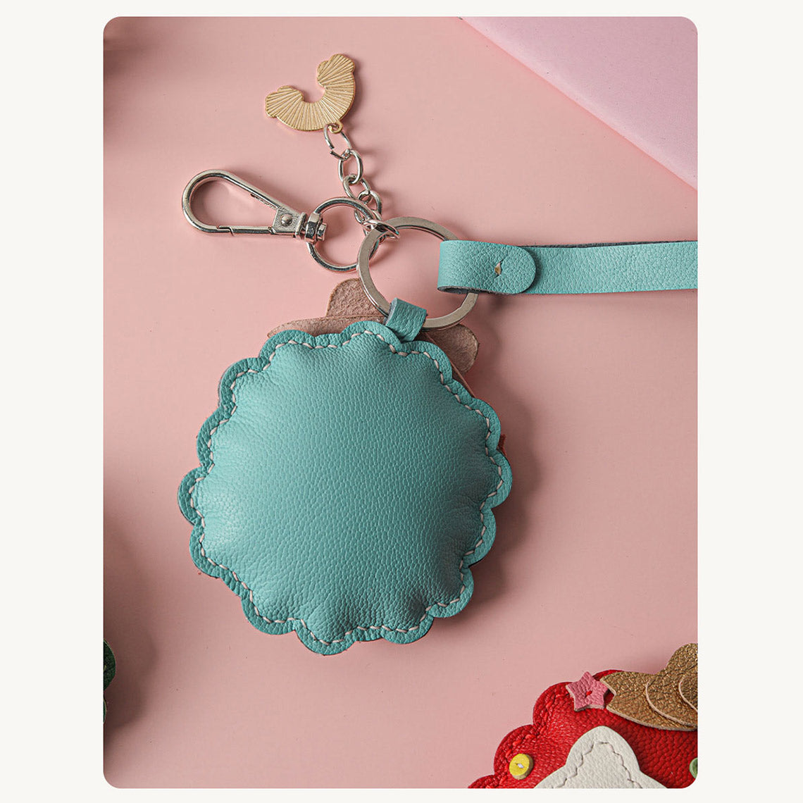 Wirkin® Sheep Leather Christmas Vibe Kitty Keychain DIY Kit