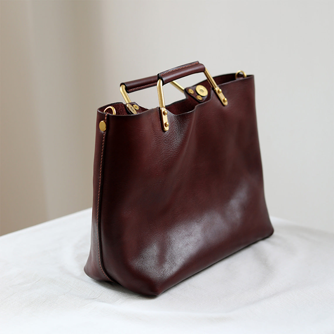 Genuine Leather Handbag in Red - Wirkin®