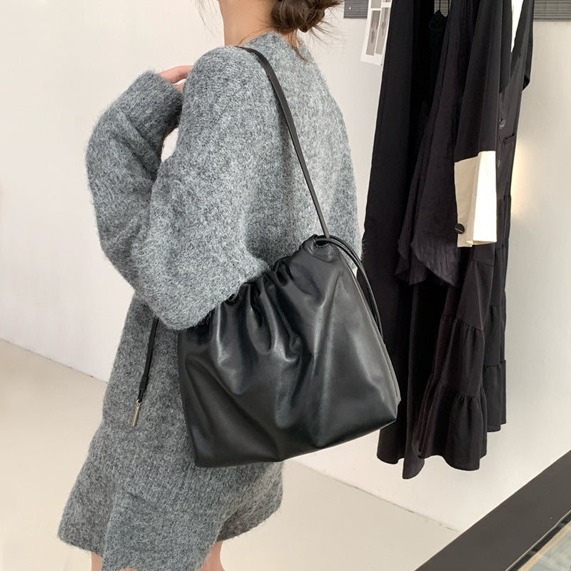 Women’s Black Minimalist Top-Grain Leather Cloud Crossbody Shoulder Bag image 2