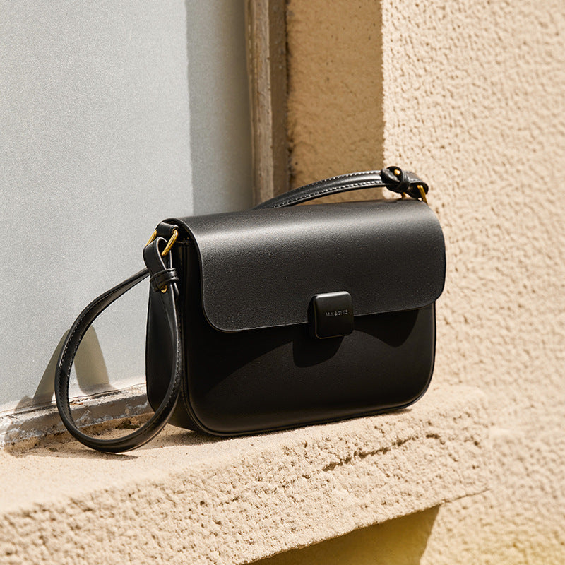 Women’s Minimalist Magnetic Closure Crossbody Shoulder Bag in Genuine Leather image