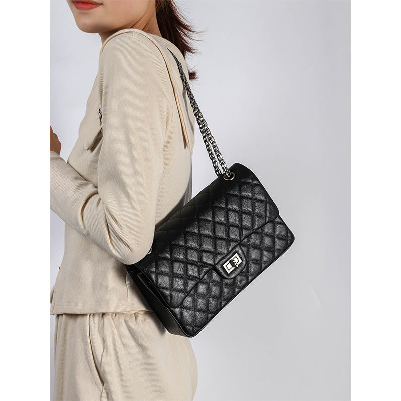 Women’s Quilted Leather Lock Clasp Crossbody Chain Baguette Bags In Black image 4