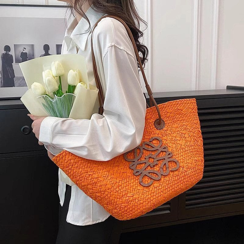 Women’s Woven Straw Shoulder Tote Bag image