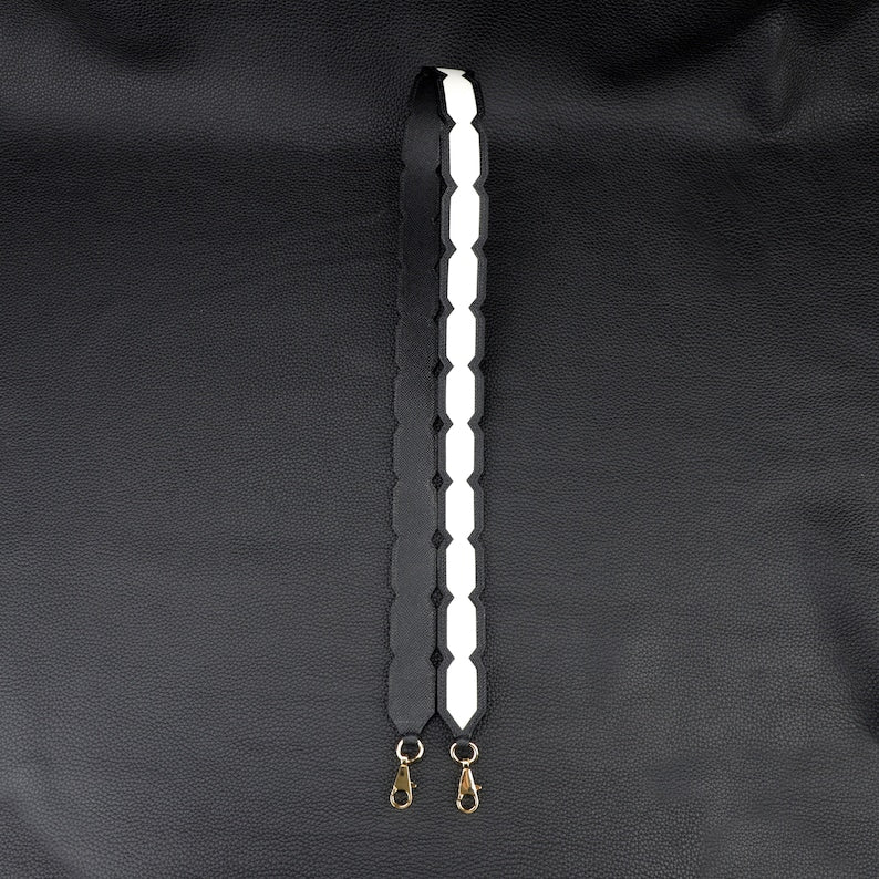 Artisanal Black & White Epsom Leather Bandoulière: Hand-Stitched Detachable Crossbody/Shoulder Strap