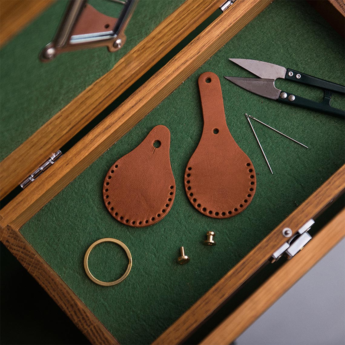 DIY Keychain Kits | Handmade APPLE AirTag Leather Holder Brown - Wirkin™