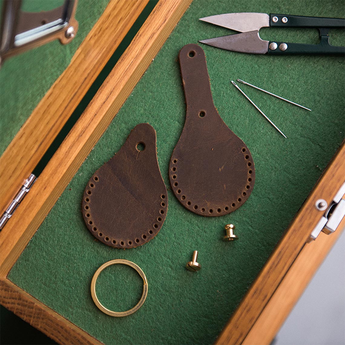 Crazy Horse Leather DIY Keychain Kits | Handmade APPLE AirTag Leather Holder Brown - Wirkin™