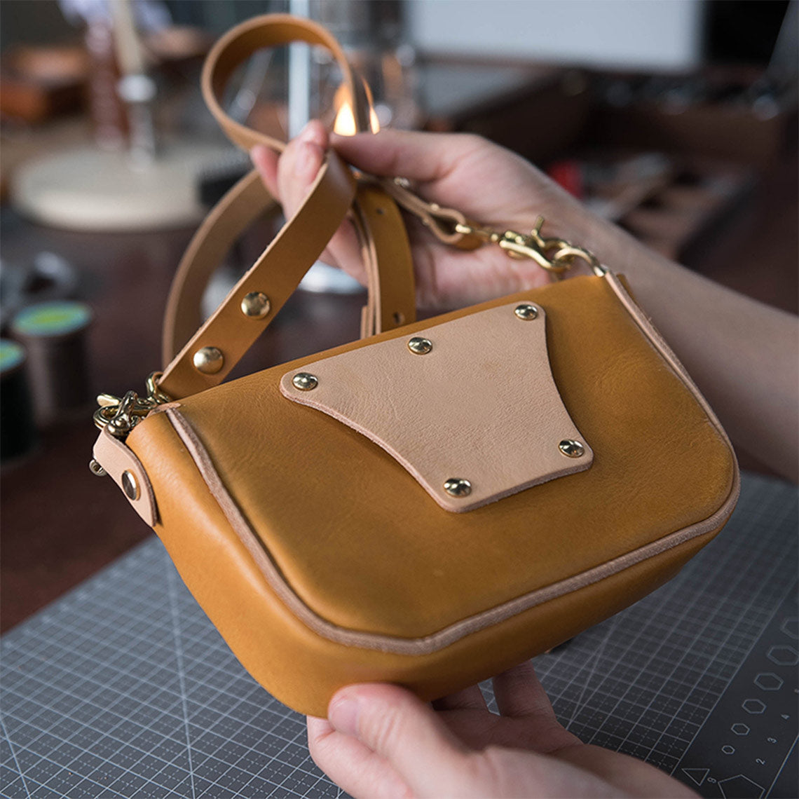 Leather crossbody saddle bag | Wirkin™