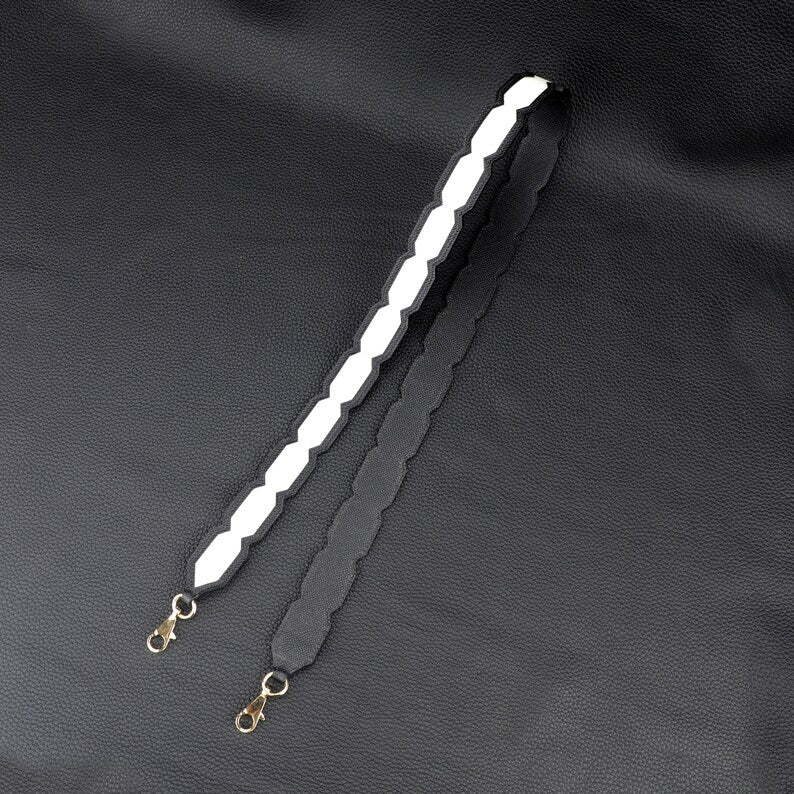 Artisanal Black & White Epsom Leather Bandoulière: Hand-Stitched Detachable Crossbody/Shoulder Strap