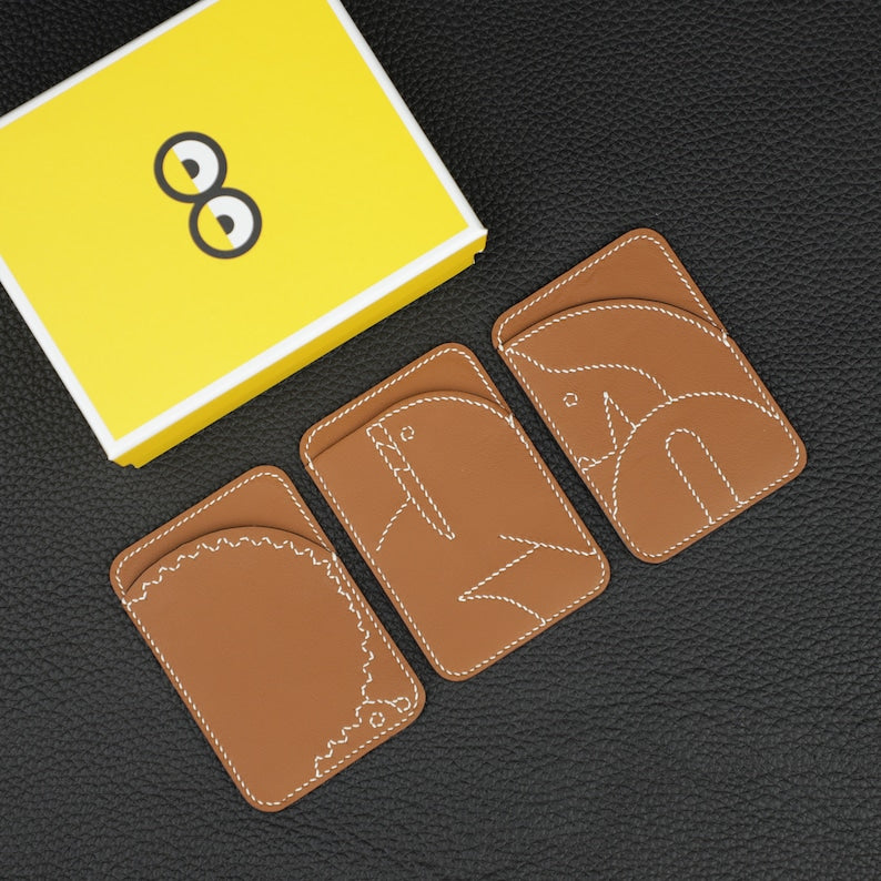 Porte-cartes MagSafe en veau Swift coloris Gold.Cheval MagSafe card holder