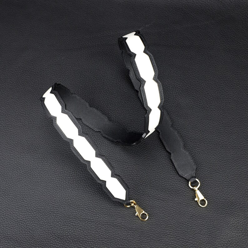 Artisanal Black & White Epsom Leather Bandoulière: Hand-Stitched Detachable Crossbody/Shoulder Strap