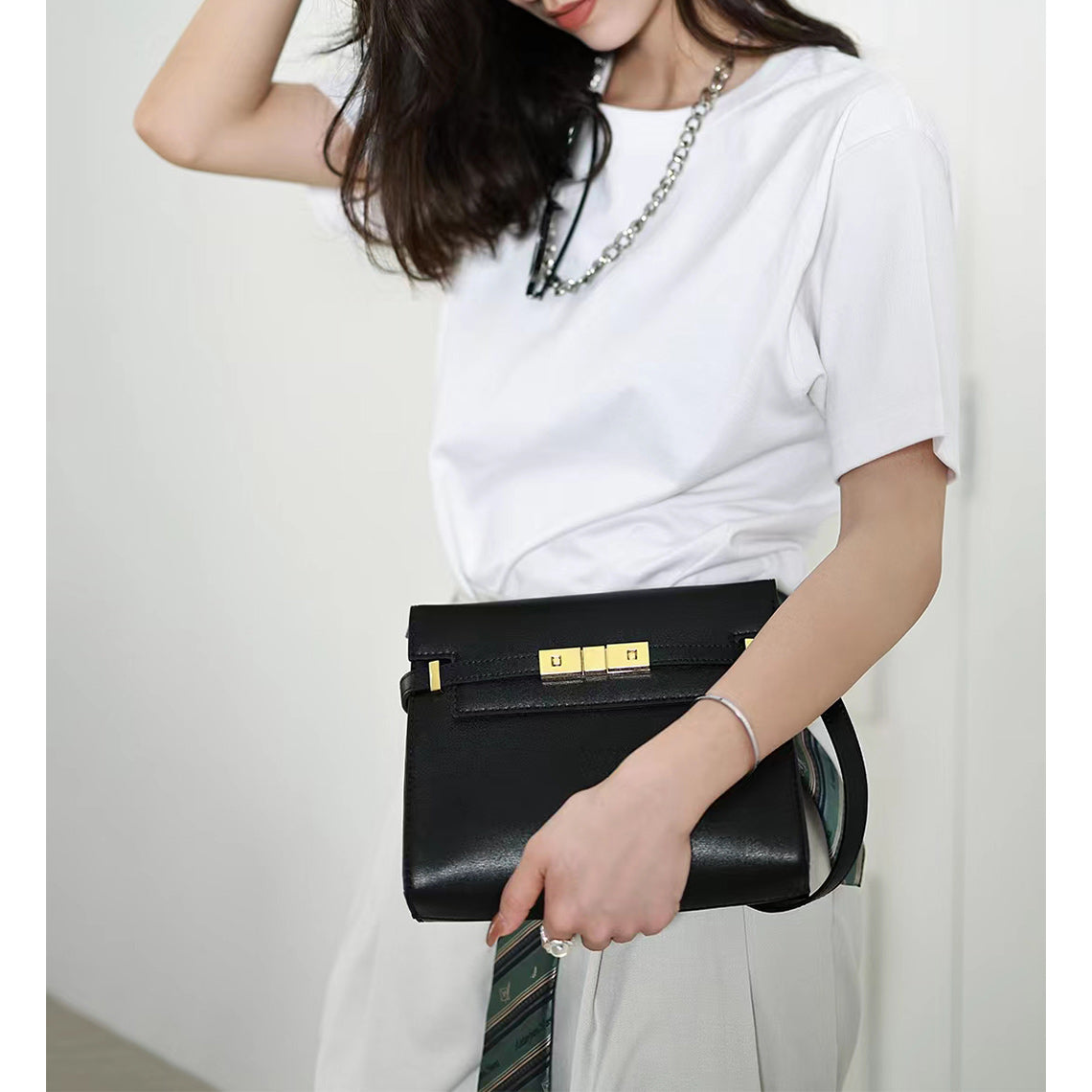 Medium Square Crossbody Handbag in Black | Handmade Women's Crossbody Bag - Wirkin™