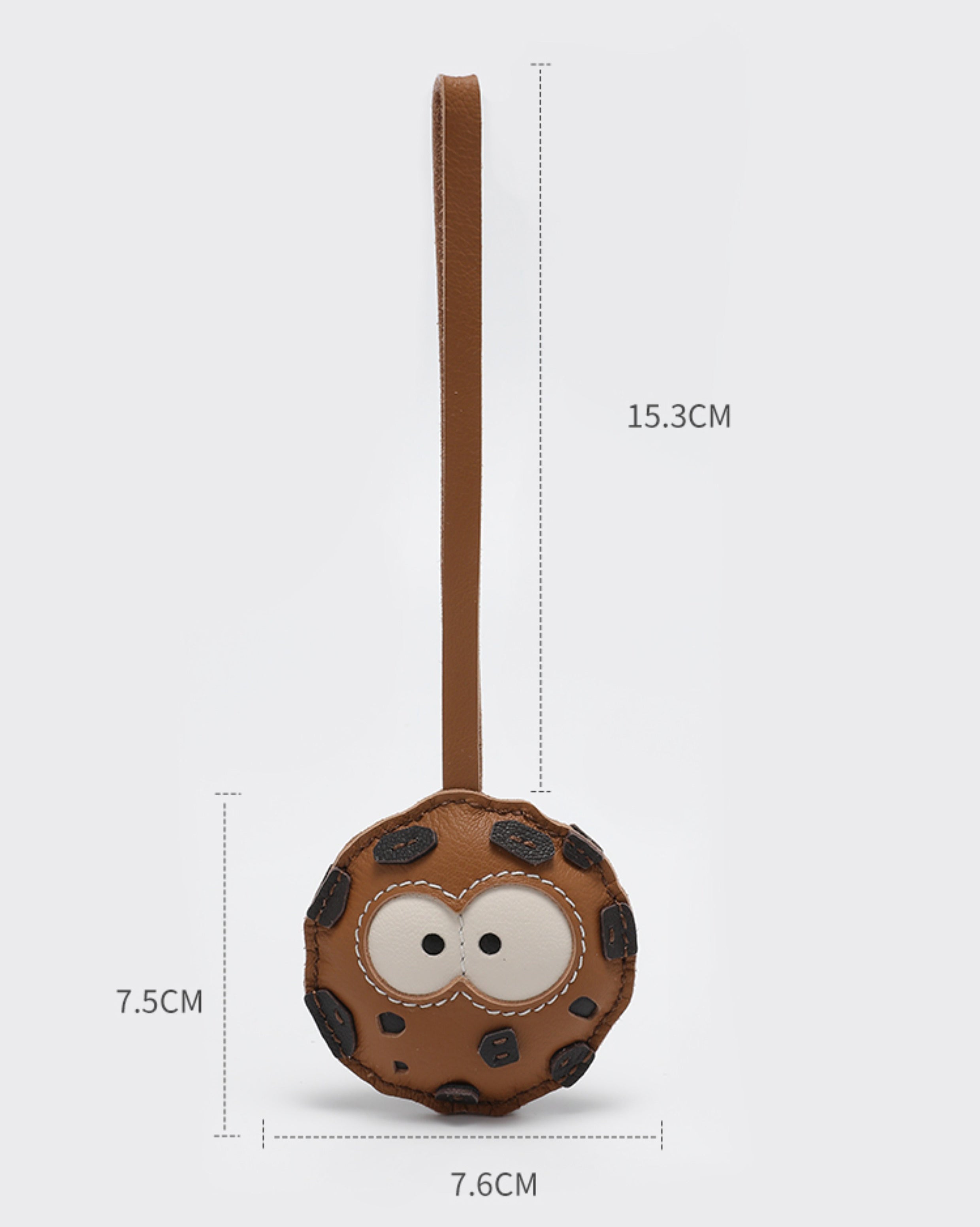 The new genuine leather bag charm, brown cookie-shaped leather keychain, bag pendant, fashionable accessory