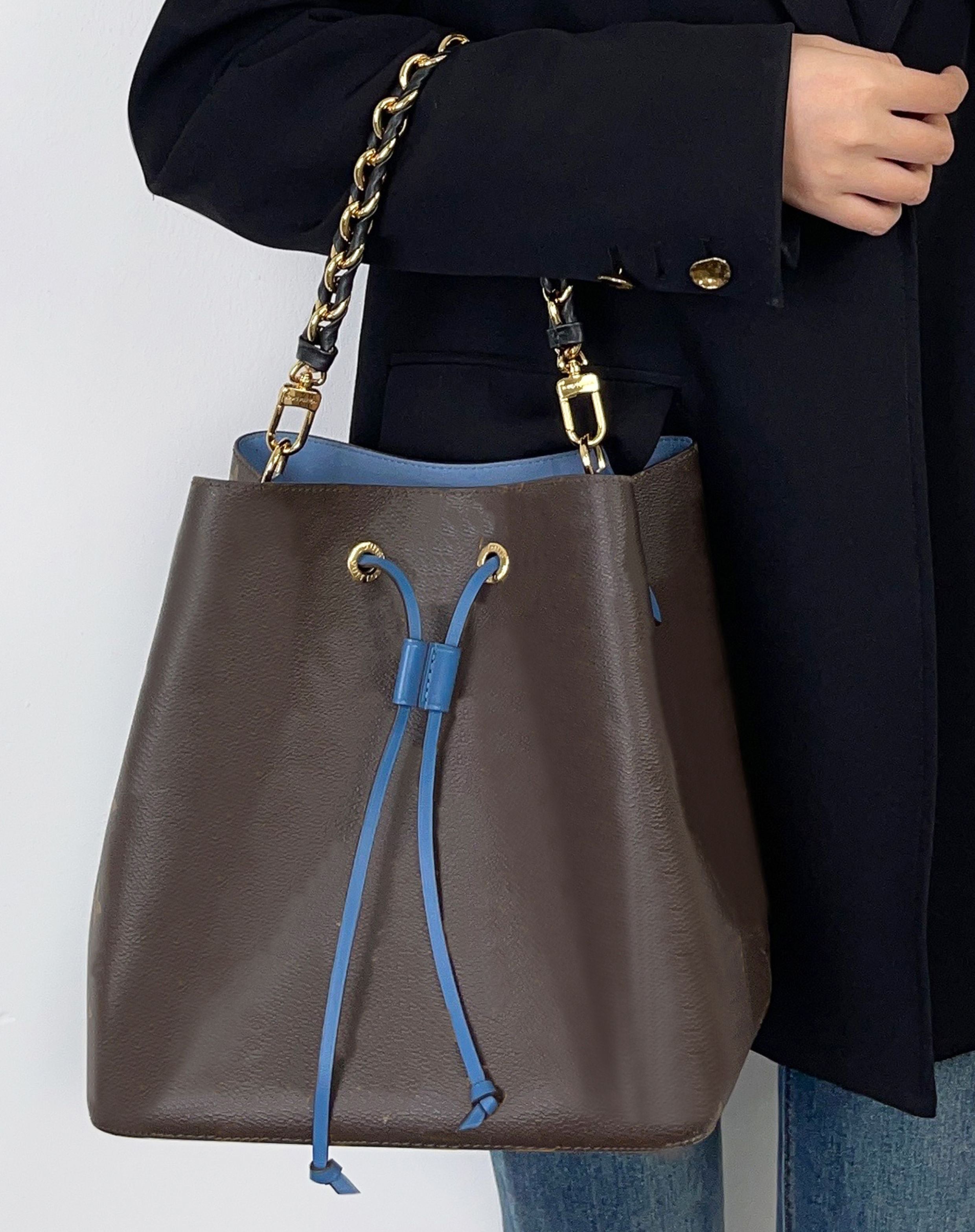 The NéoNoé bucket bag handbag strap, black genuine leather material underarm shoulder strap, and metal material fashionable underarm shoulder strap.