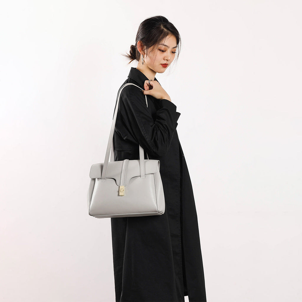 A Young Lady with Gray Celine Soft 16 Bag | Wirkin
